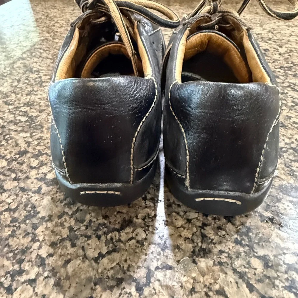 Born Black Leather Lace Up Comfort Flats Shoes Contrast Stitch Perforated Sz 7